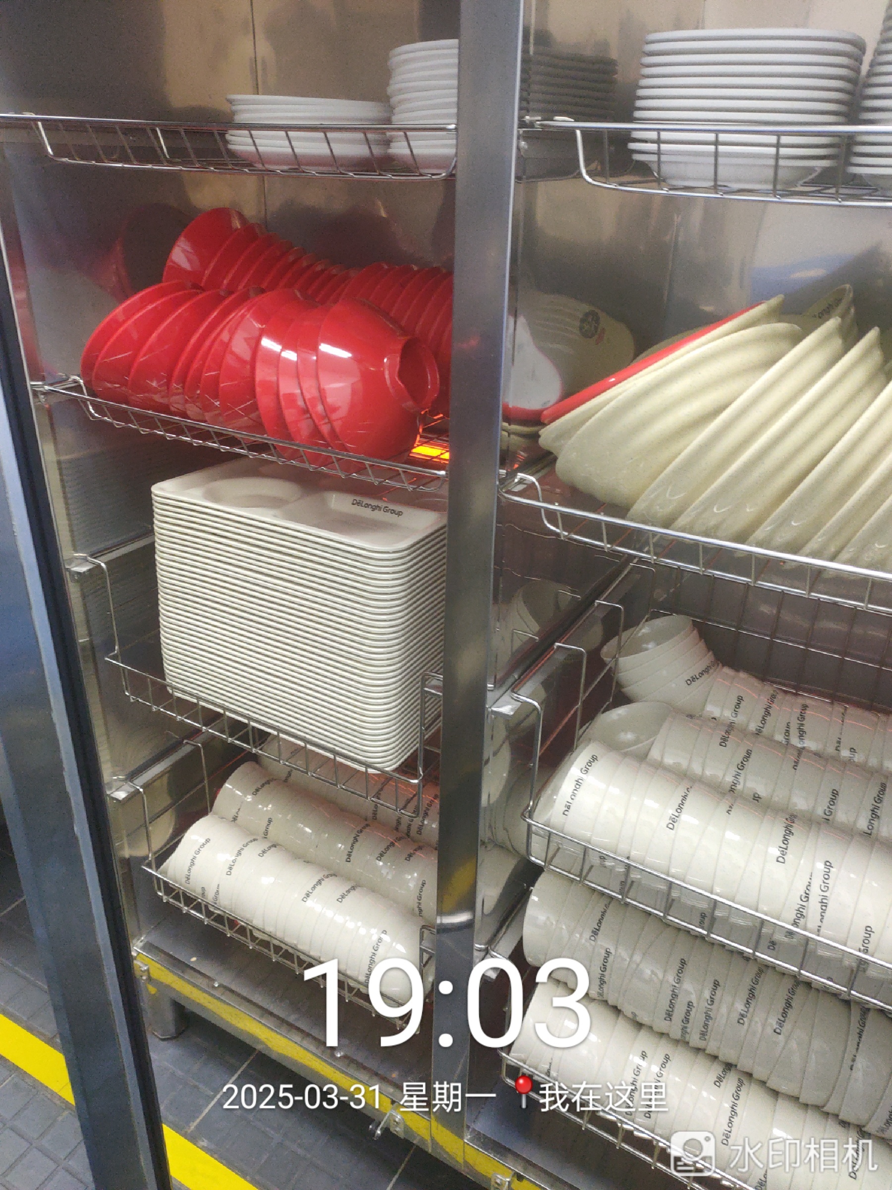 專業(yè)餐具清潔消毒，守護(hù)每一餐的安全與健康